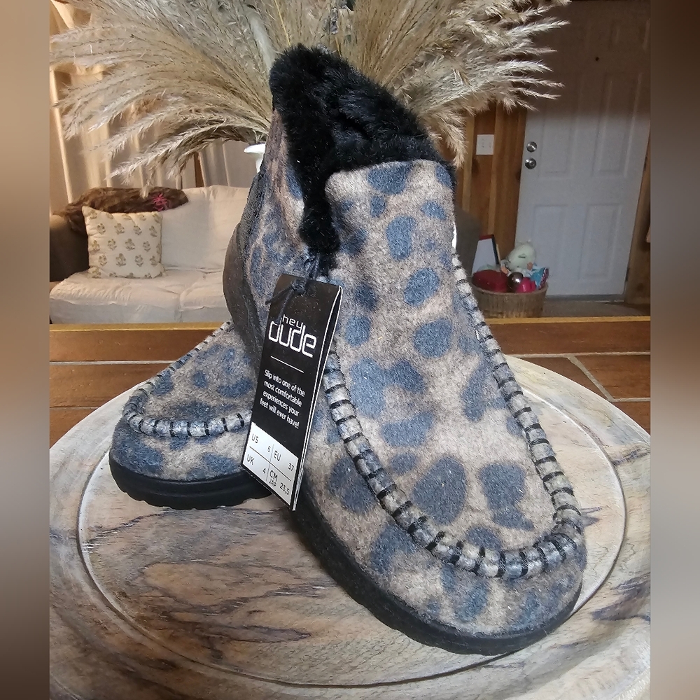 Hey Dudes Denny Color: Lep Nut, Size 6, NWT (No box)